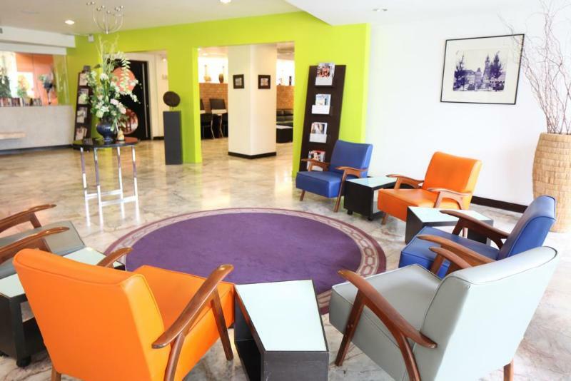 Reno Hotel Бангкок Экстерьер фото