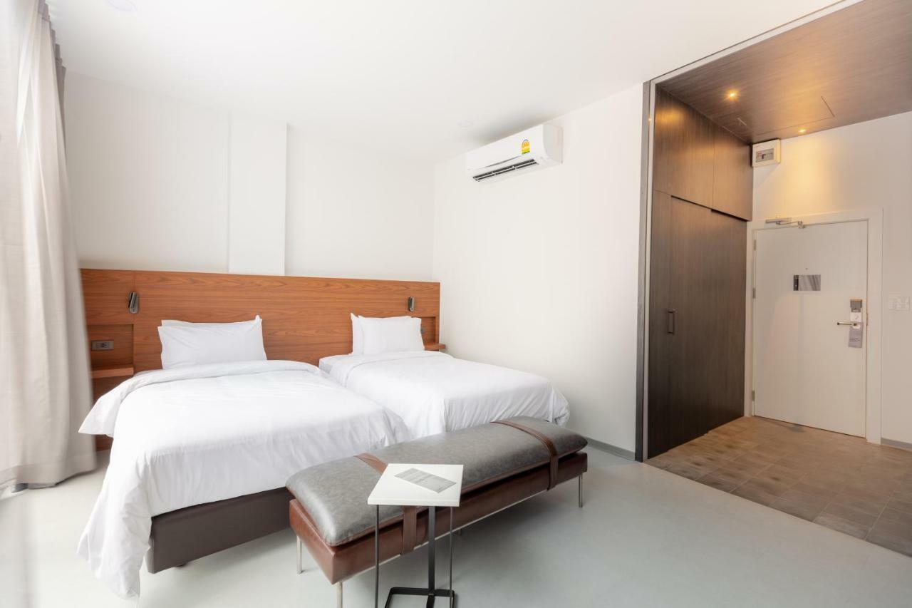 Reno Hotel Бангкок Экстерьер фото