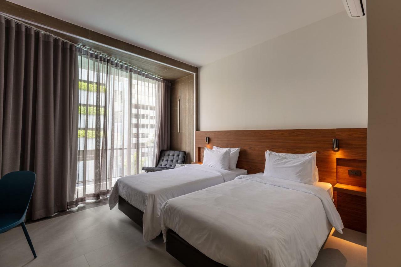 Reno Hotel Бангкок Экстерьер фото