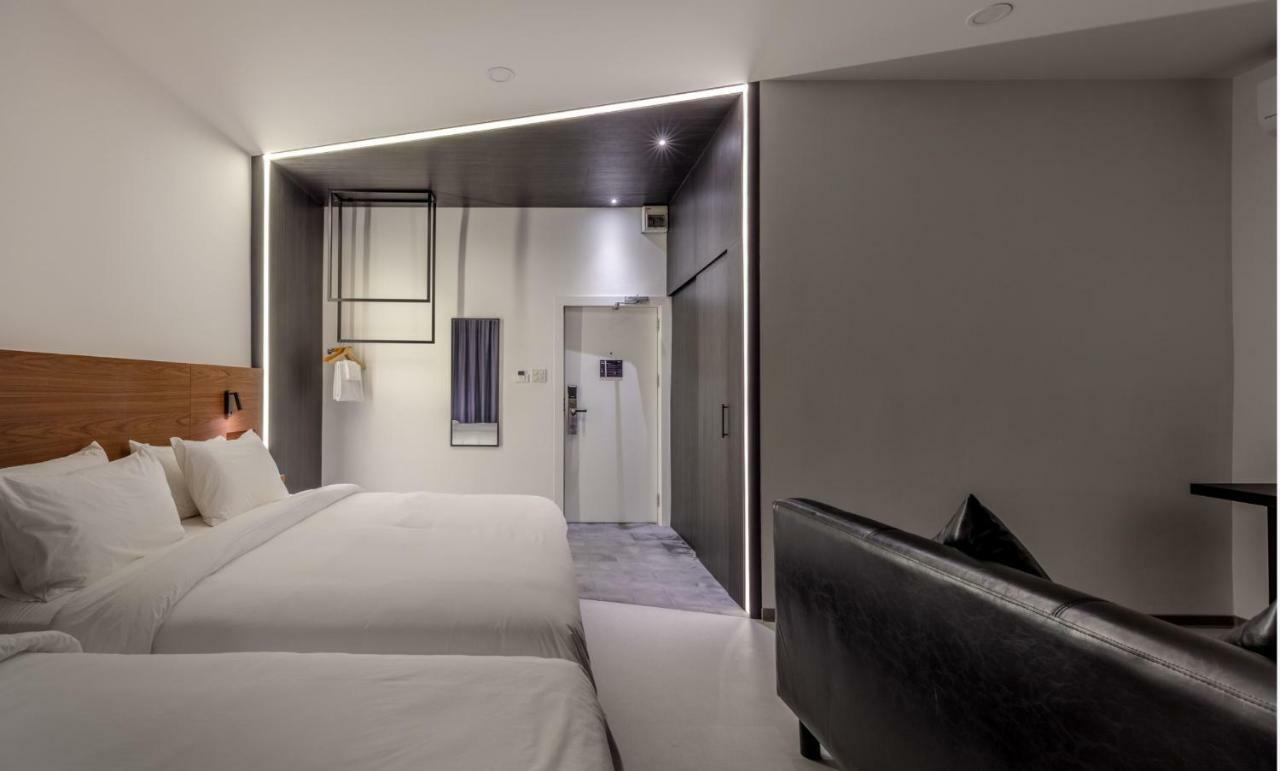 Reno Hotel Бангкок Экстерьер фото