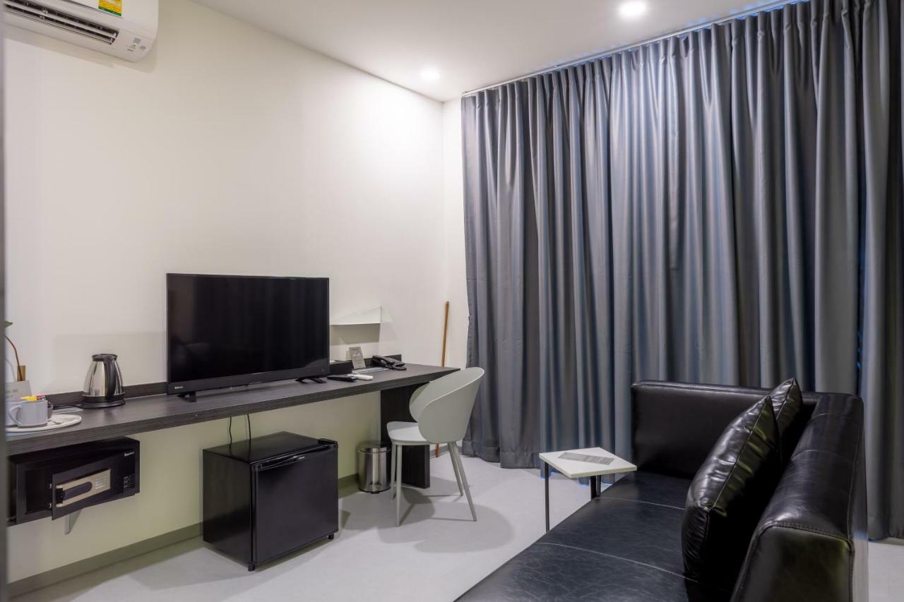 Reno Hotel Бангкок Экстерьер фото