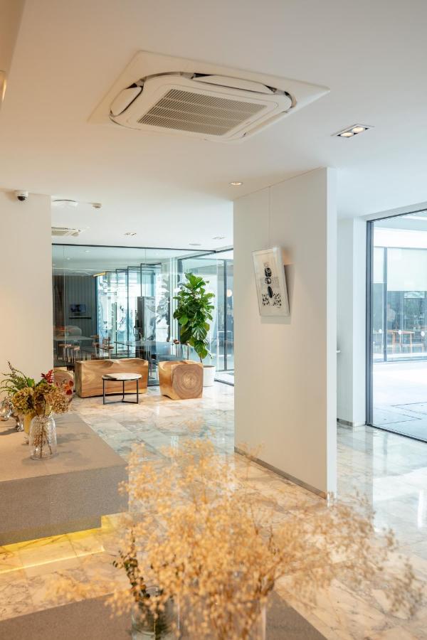 Reno Hotel Бангкок Экстерьер фото